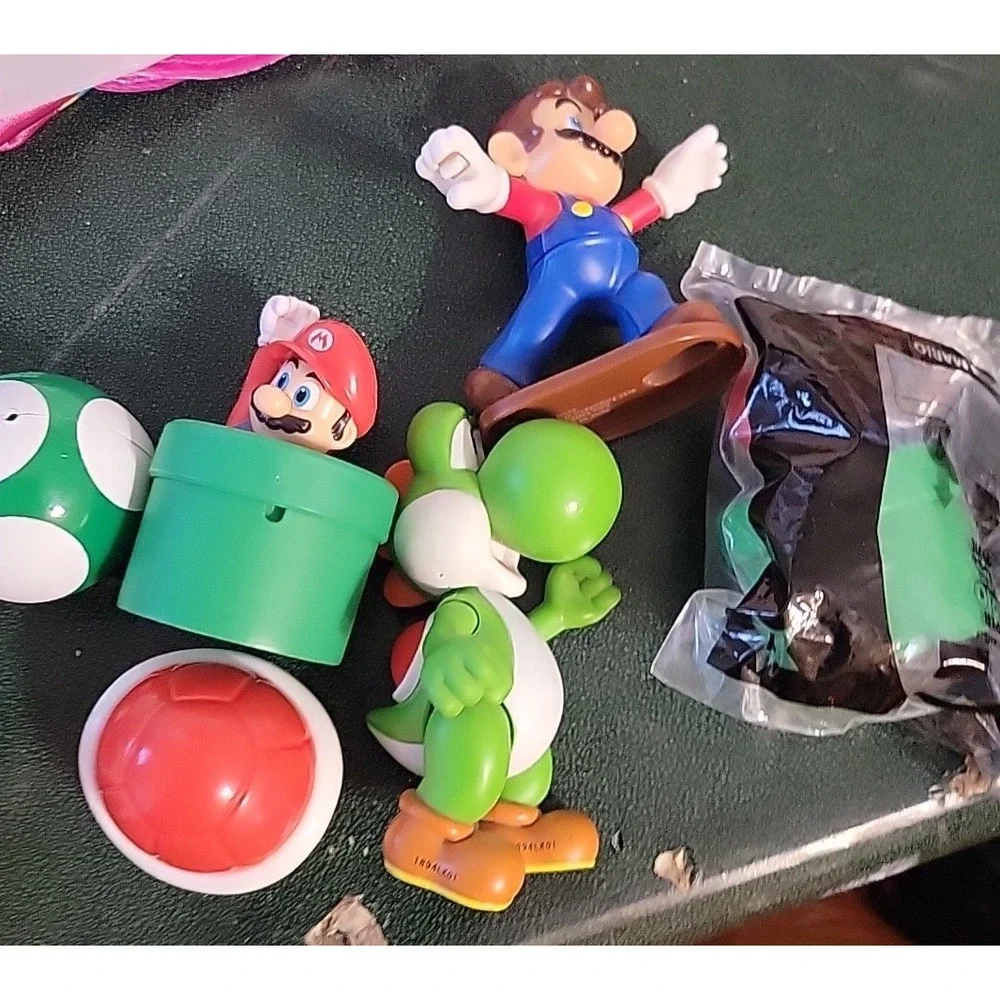 Mixed lot McDonald's & etc.. Nintendo Mario‎ Kart Toys etc..